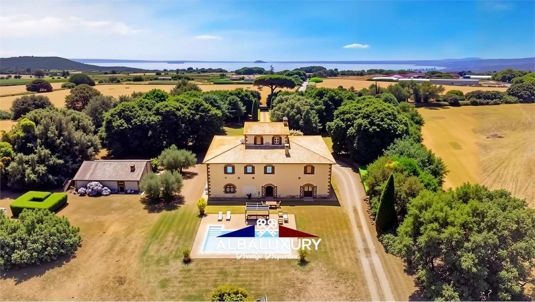 Villa in San Lorenzo Nuovo, Lazio, Italy 1 - 15543318