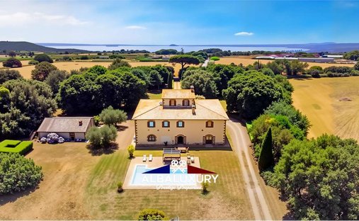 Villa in San Lorenzo Nuovo, Lazio, Italy 1