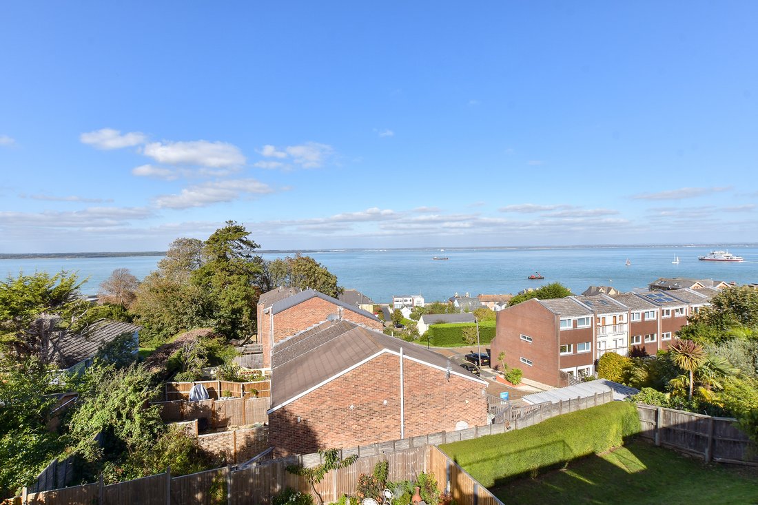 House in Cowes, England 2 - 16411247