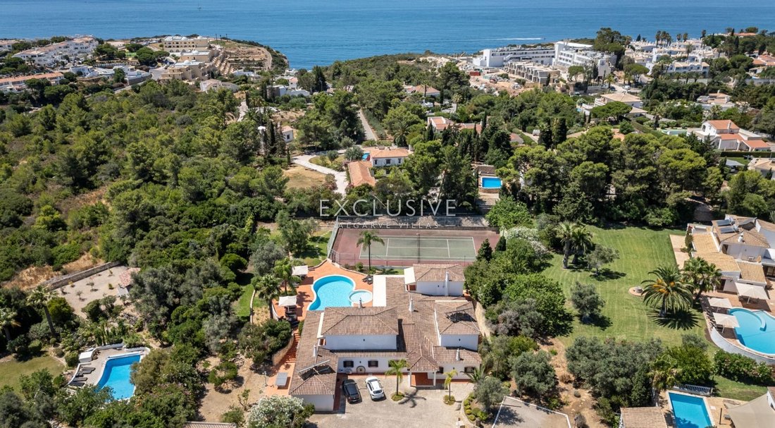 Villa in Carvoeiro, Algarve, Portugal 1 - 16408563
