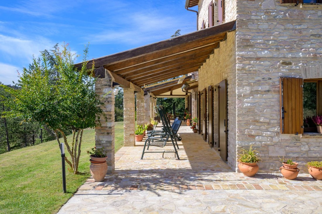 Estate in Fermignano, Marche, Italy 4 - 16414356