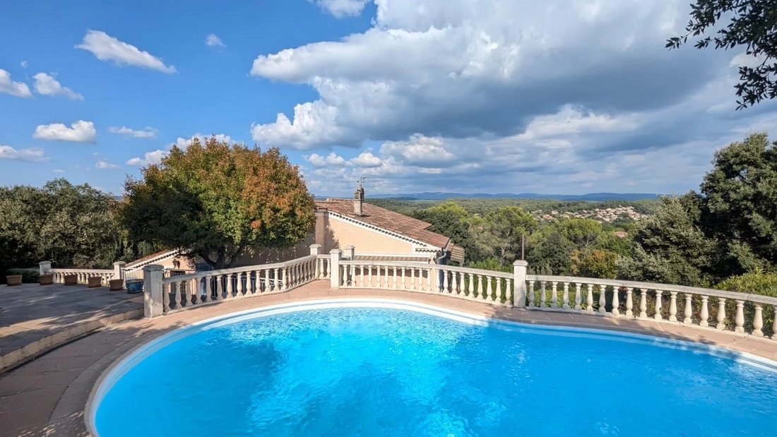 Villa in Carcès, Provence-Alpes-Côte d'Azur, France 2 - 15634750