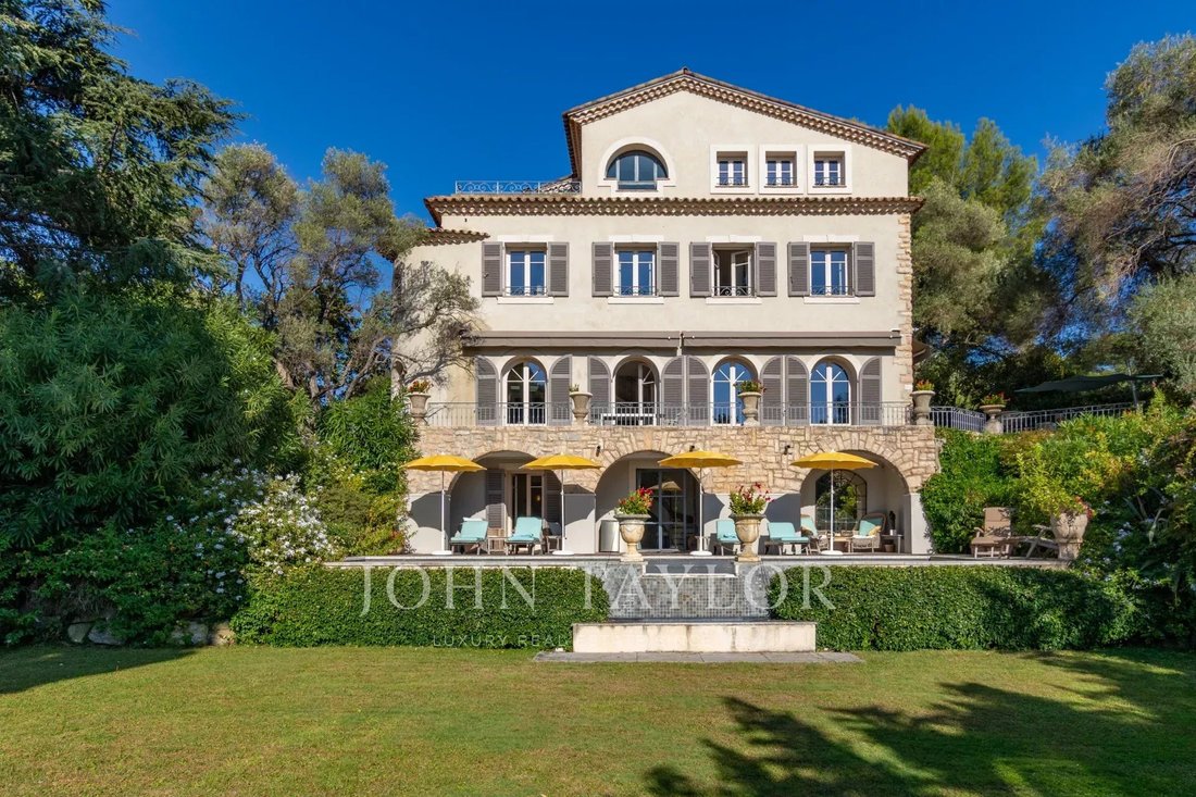 Villa in Antibes, Provence-Alpes-Côte d'Azur, France 1 - 16409405