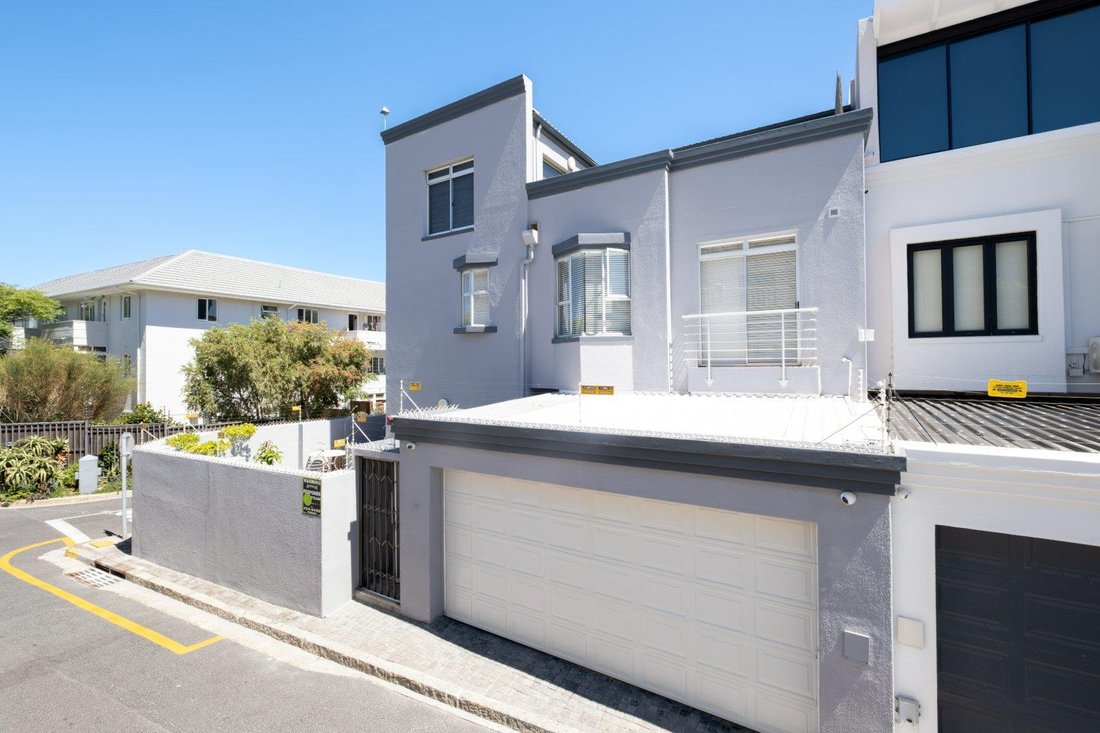House in Bakoven, Cape Town, South Africa 1 - 15848604