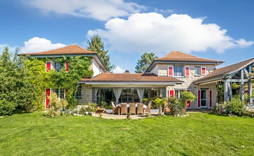 Country House in Hauterive, Fribourg, Switzerland 1