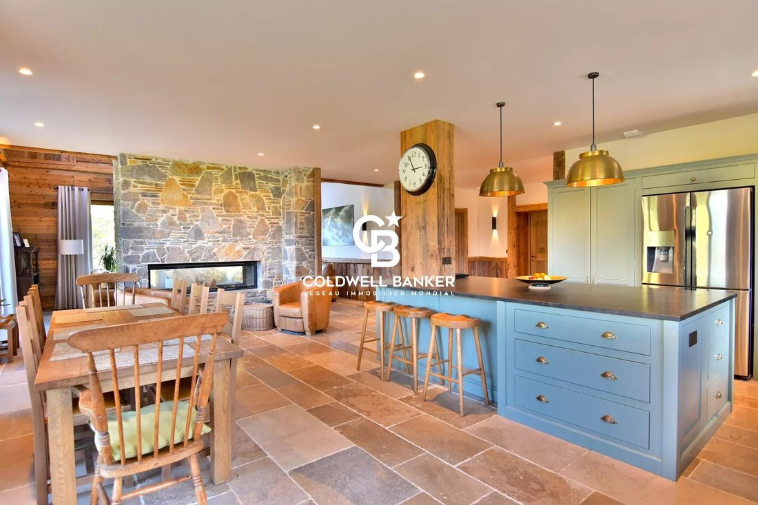 House in Les Houches, Auvergne-Rhône-Alpes, France 2 - 16409407