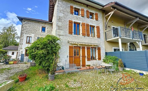 House in Ouest, Saint-Genis-Pouilly, France 1