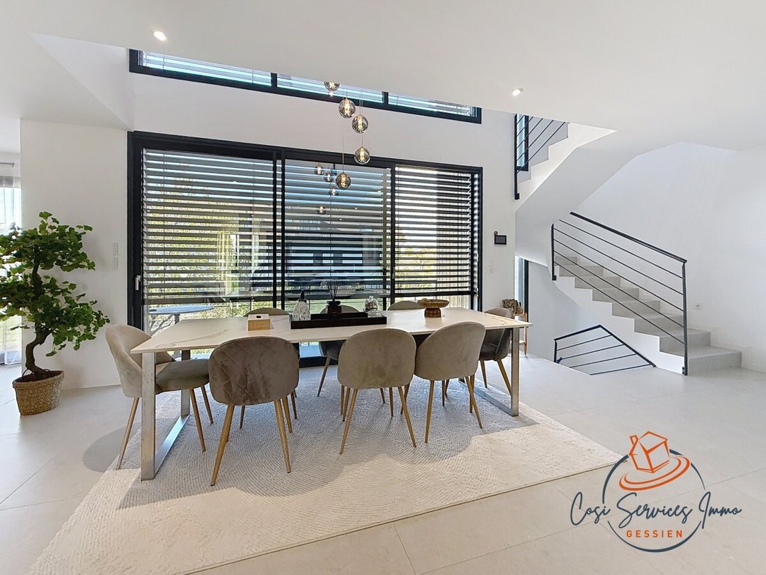 Villa in Divonne-les-Bains, Auvergne-Rhône-Alpes, France 3 - 16409372