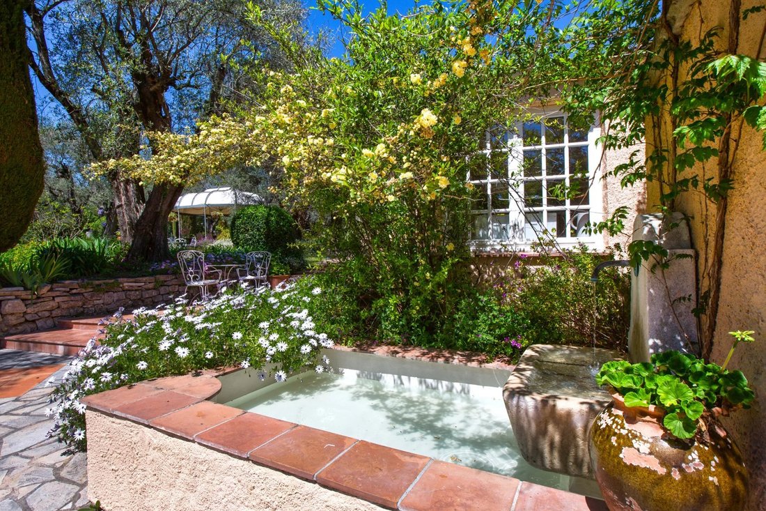 Villa in Grasse, Provence-Alpes-Côte d'Azur, France 5 - 16412902