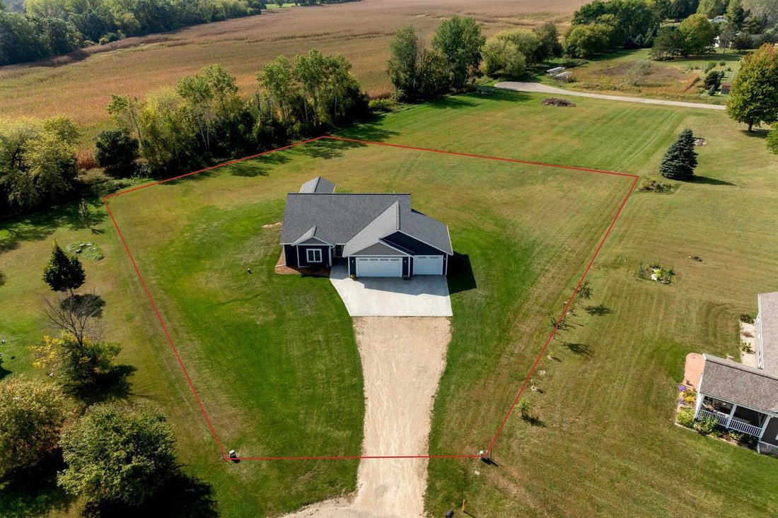 House in Markesan, Wisconsin, United States 4 - 16410373