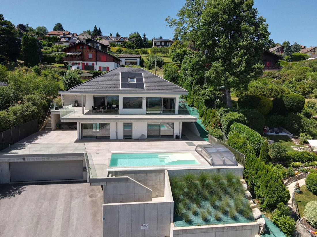 Contemporary Villa With Panoramic Views