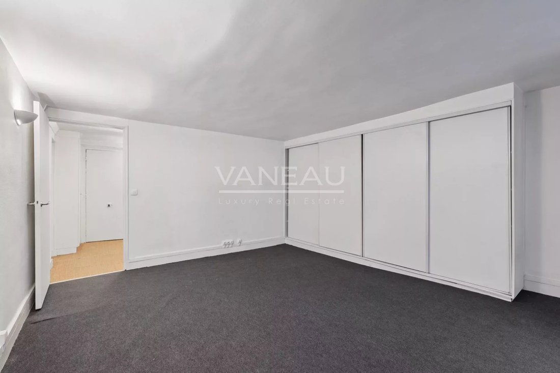 Apartment in Saint Thomas d'Aquin, Paris 7e Arrondissement, Paris 5 - 16408336