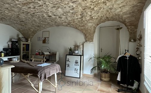 13th Historic Castle With Majestic Park And Pool