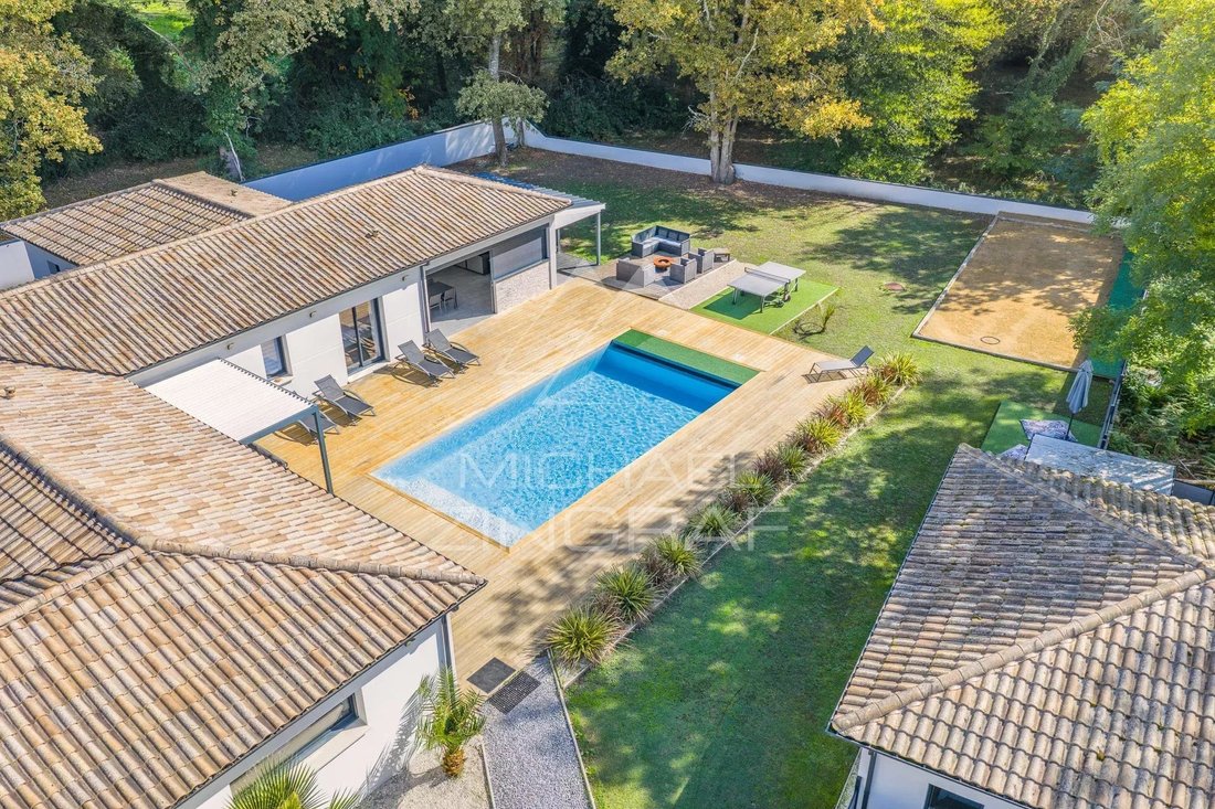 Villa in Salles, Nouvelle-Aquitaine, France 1 - 16409751