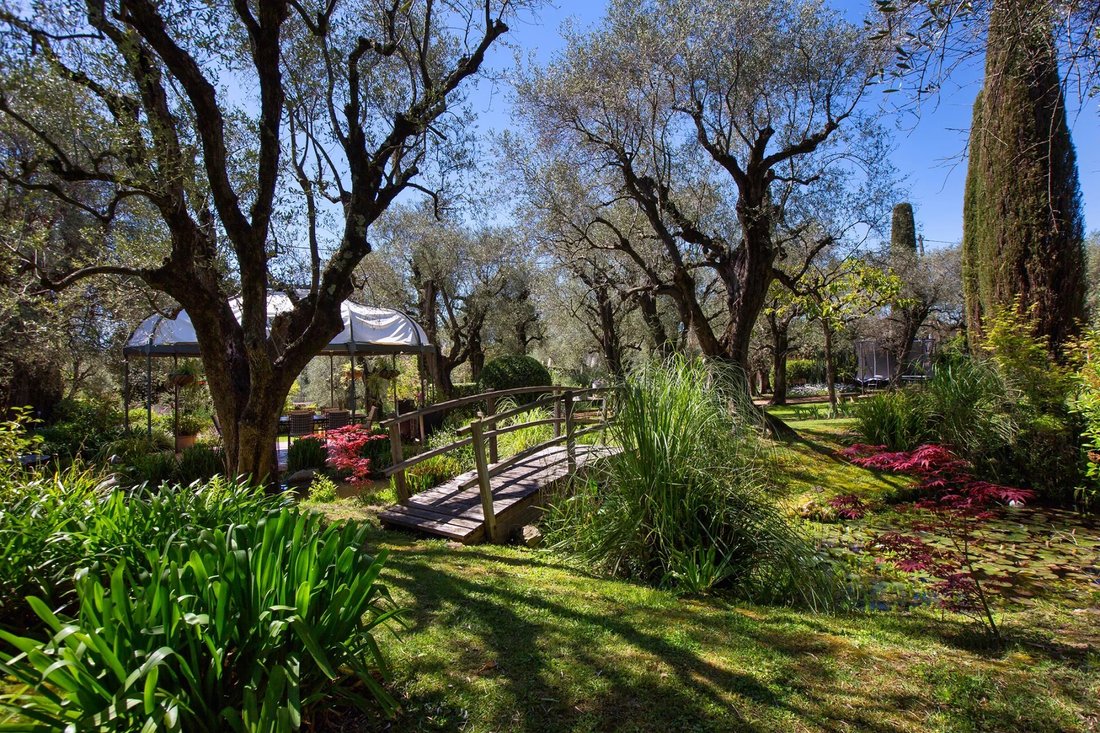 Villa in Grasse, Provence-Alpes-Côte d'Azur, France 4 - 16412902