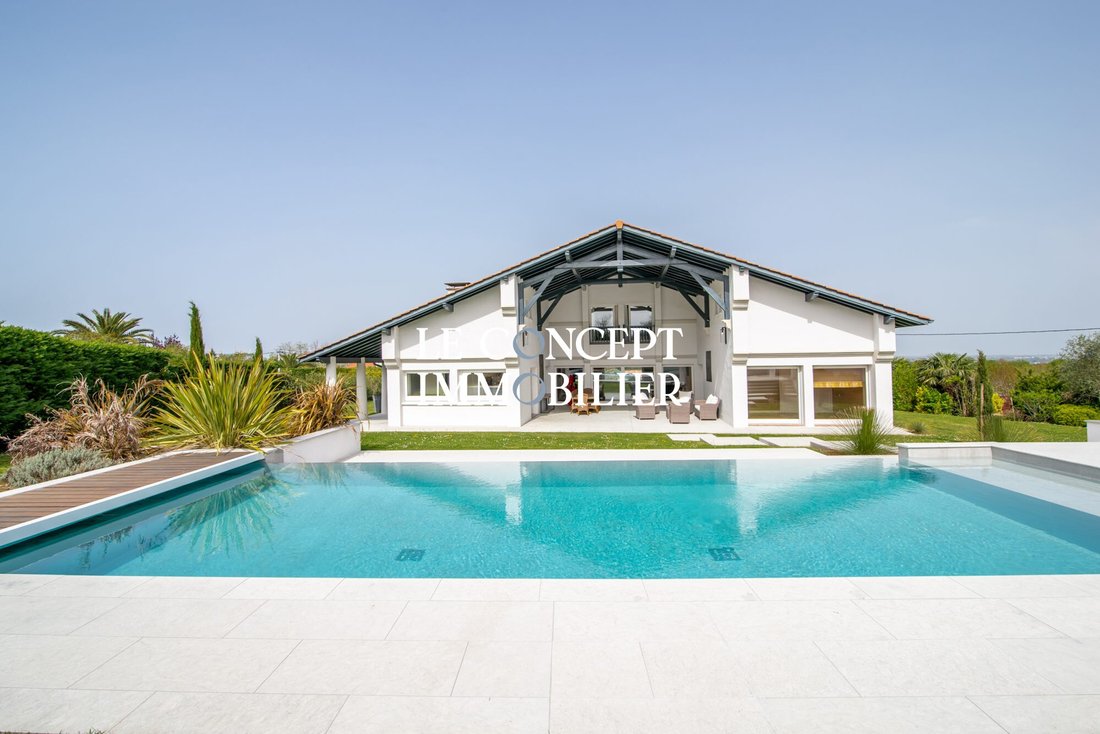 Villa in Arcangues, Nouvelle-Aquitaine, France 1 - 16414531