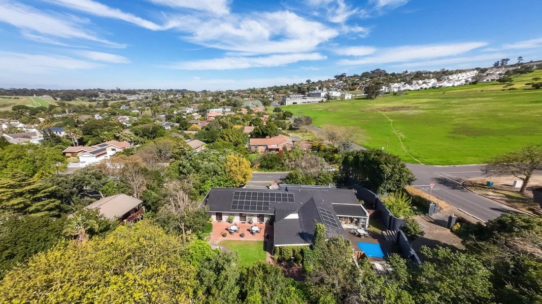 House in Eversdal Heights, Cape Town, South Africa 1 - 16152225