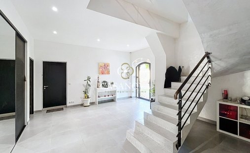 Castle for Sale in Pézenas, Occitanie, France