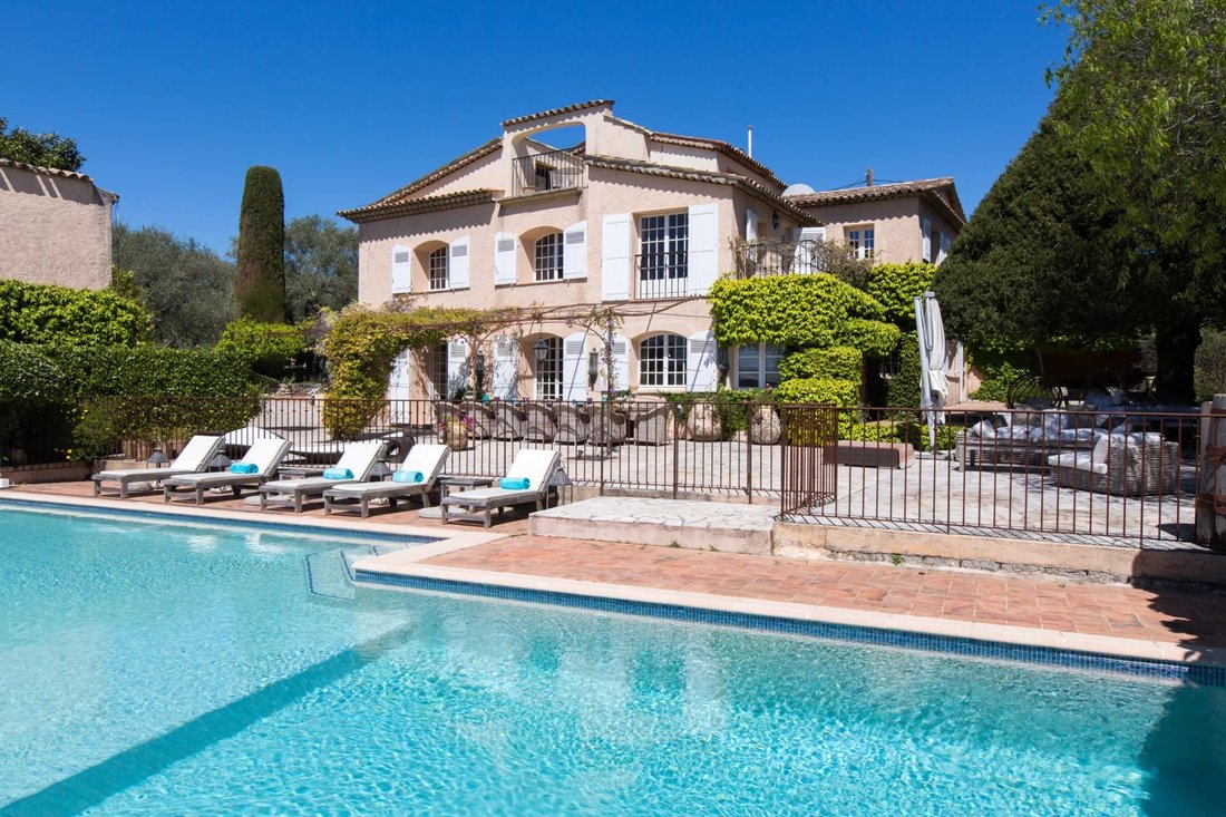 Villa in Grasse, Provence-Alpes-Côte d'Azur, France 1 - 16412902