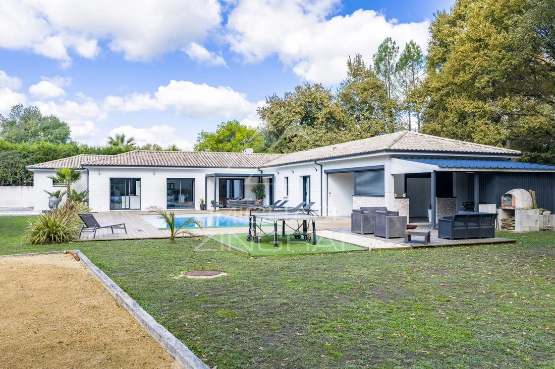 Villa in Salles, Nouvelle-Aquitaine, France 2 - 16409751