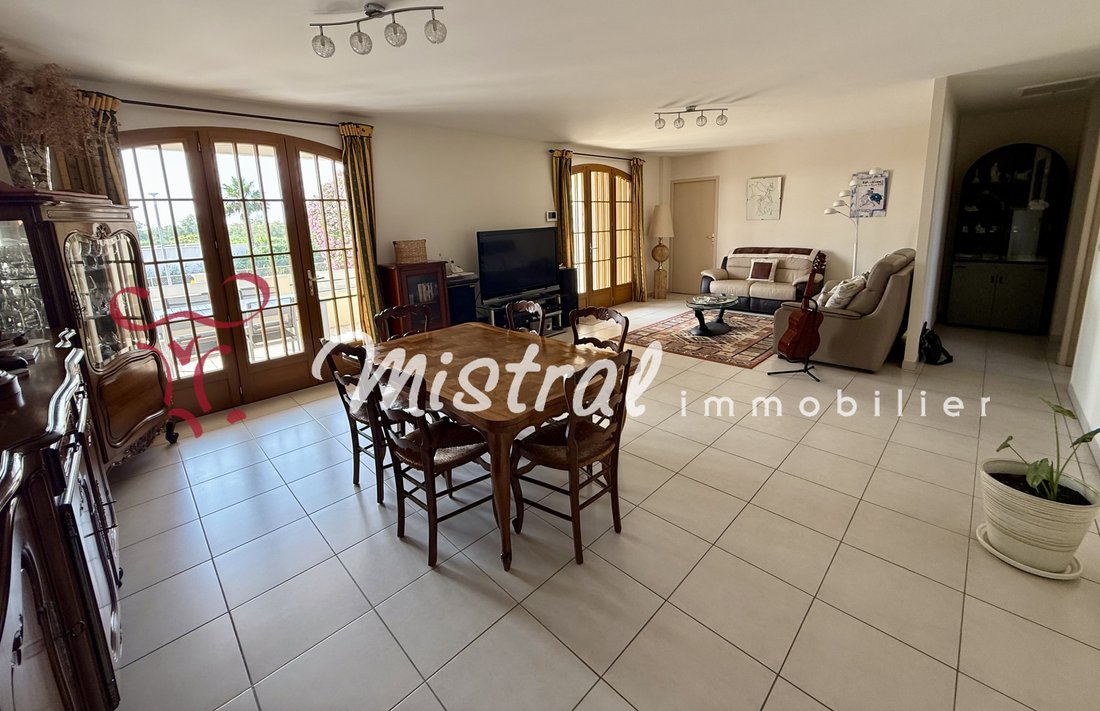 Villa in Centre Ville, Aigues-Mortes, France 2 - 16409528