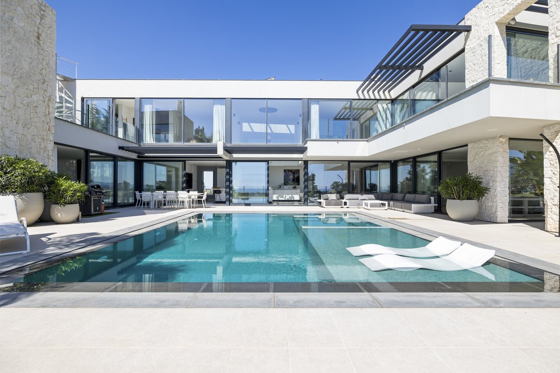 Villa in Benahavis, Andalusia, Spain 1 - 16413589