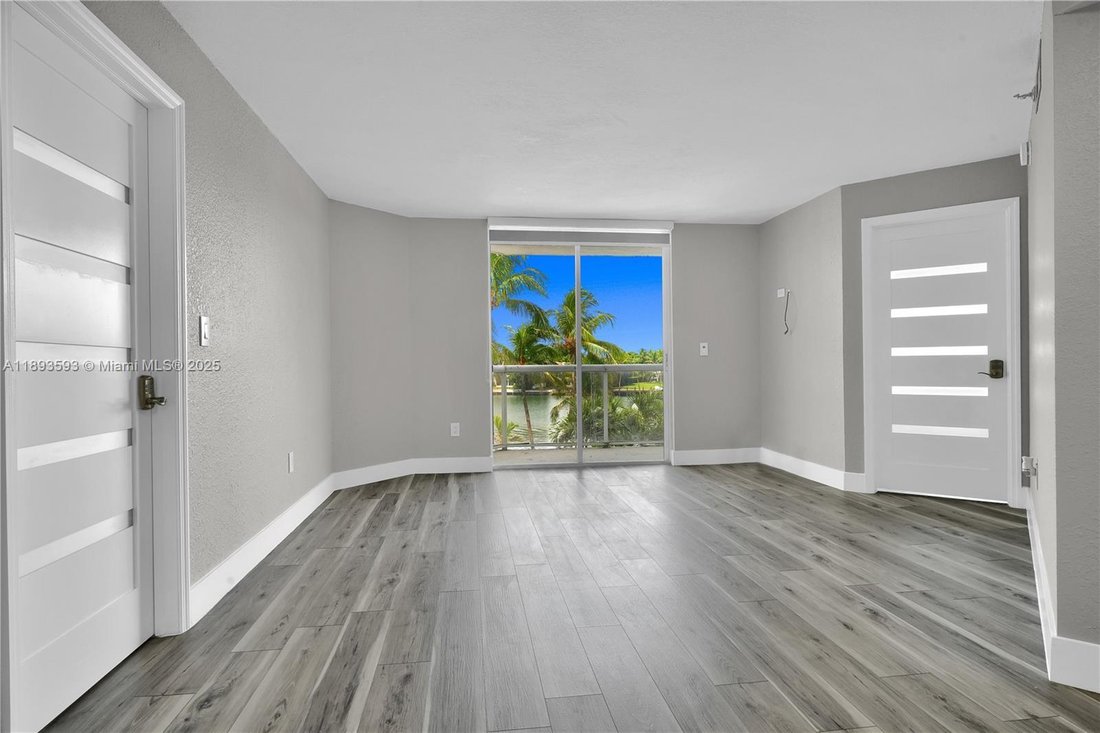 Condo in Miami Beach, Florida, United States 4 - 16411671