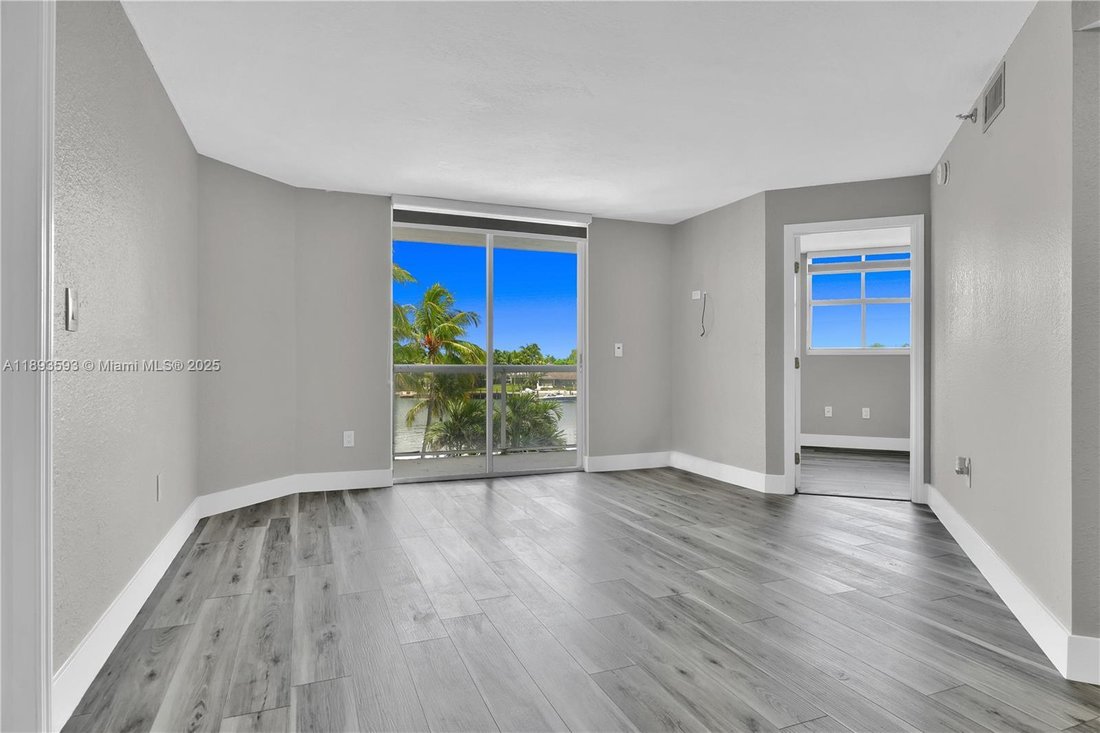 Condo in Miami Beach, Florida, United States 3 - 16411671