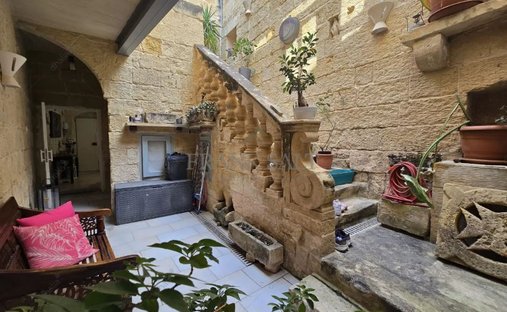 Townhouse in Siggiewi, Malta 1