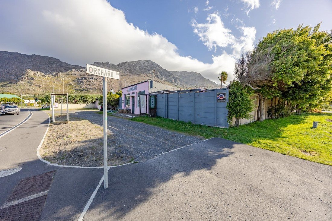 House in Lakeside, Marina Da Gama, Cape Town 3 - 16203519