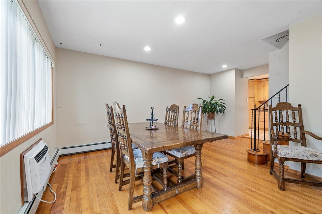 House in Bethpage, New York, United States 4 - 16412640
