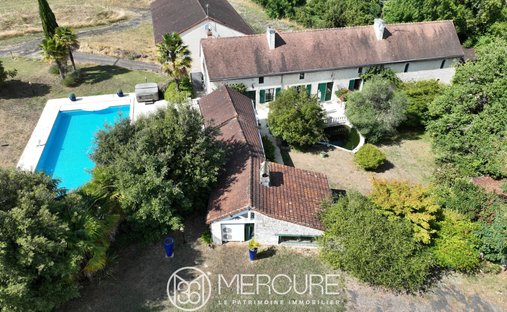 Vienne Department (86) 19th And 20th Century Chateau 345 Acres Of Land