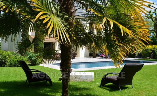 Villa in Charlemagne, Maisons-Laffitte, France 1