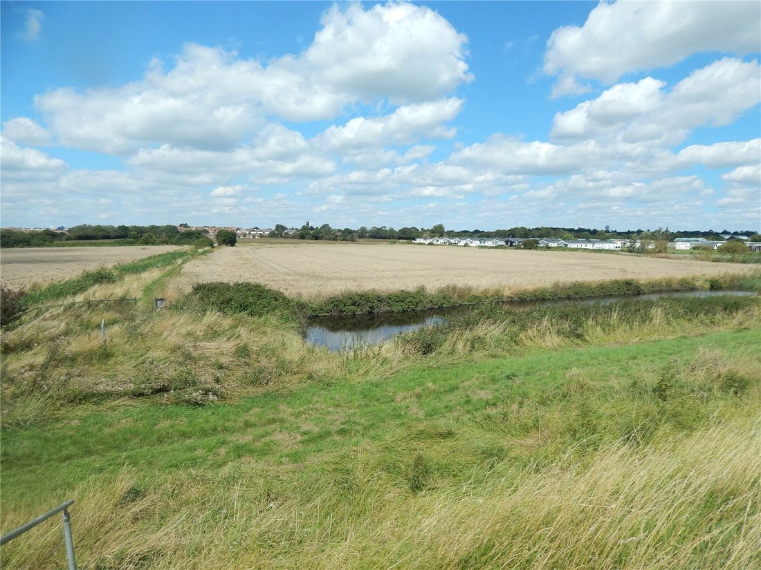 Estate in Dovercourt, Harwich, England 5 - 16410876