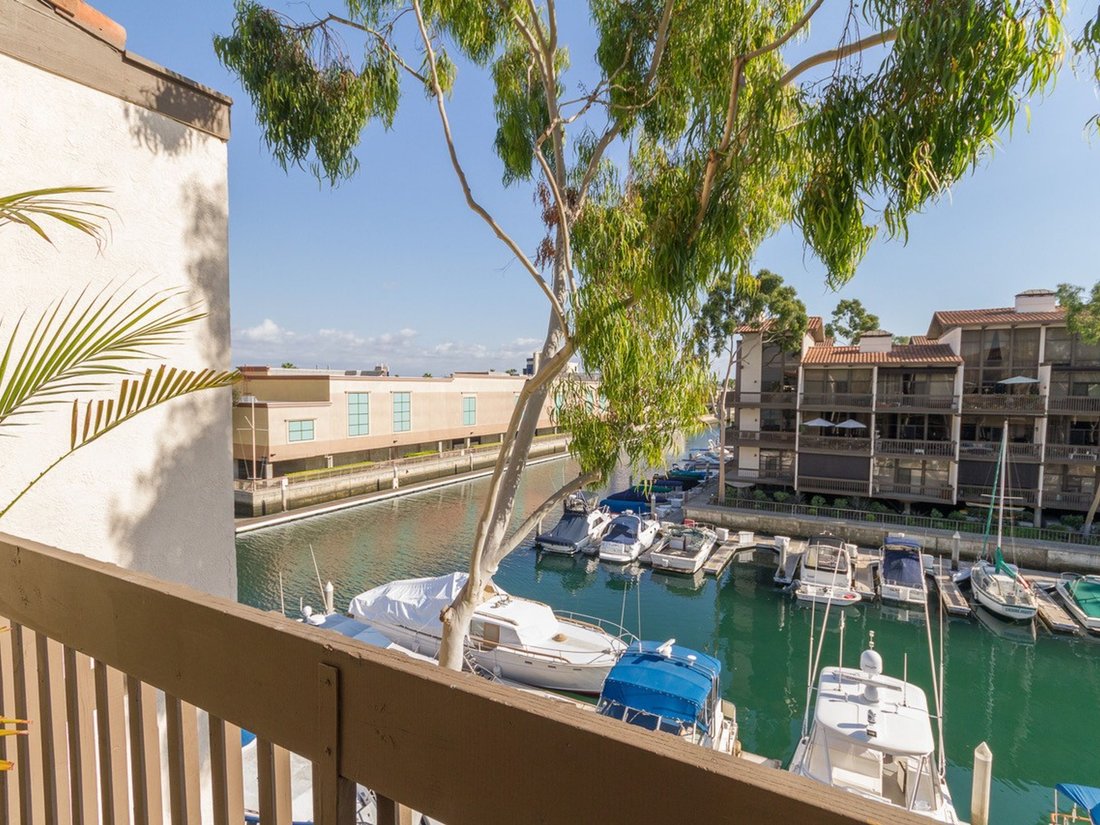 Condo in Signal Hill, California, United States 2 - 16413520