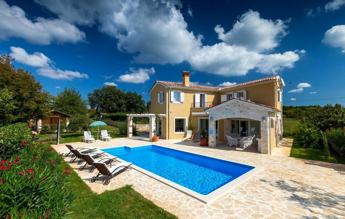 Villa in Sveti Lovrec Pazenaticki, Istria County, Croatia 1 - 16411993