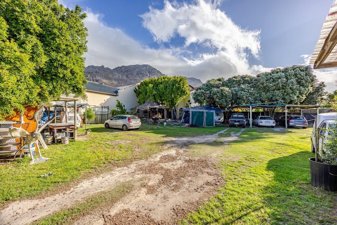 House in Lakeside, Marina Da Gama, Cape Town 5 - 16203519