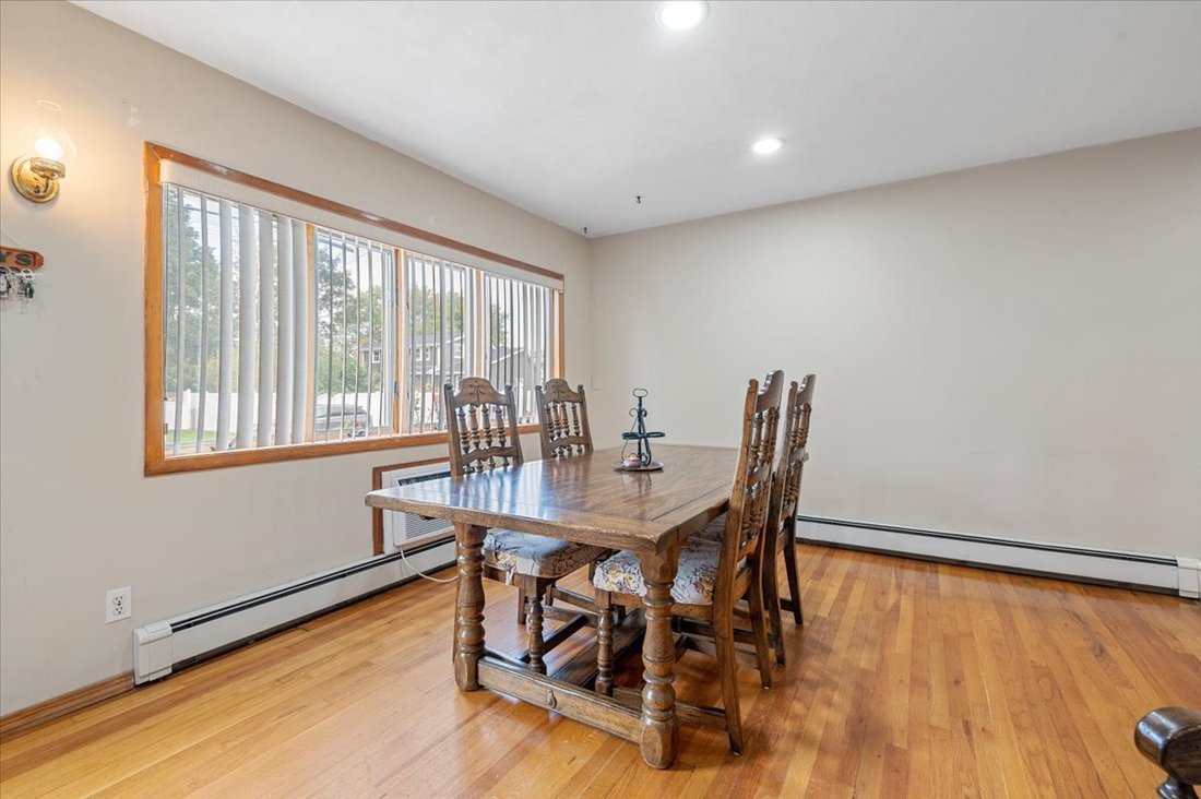 House in Bethpage, New York, United States 5 - 16412640