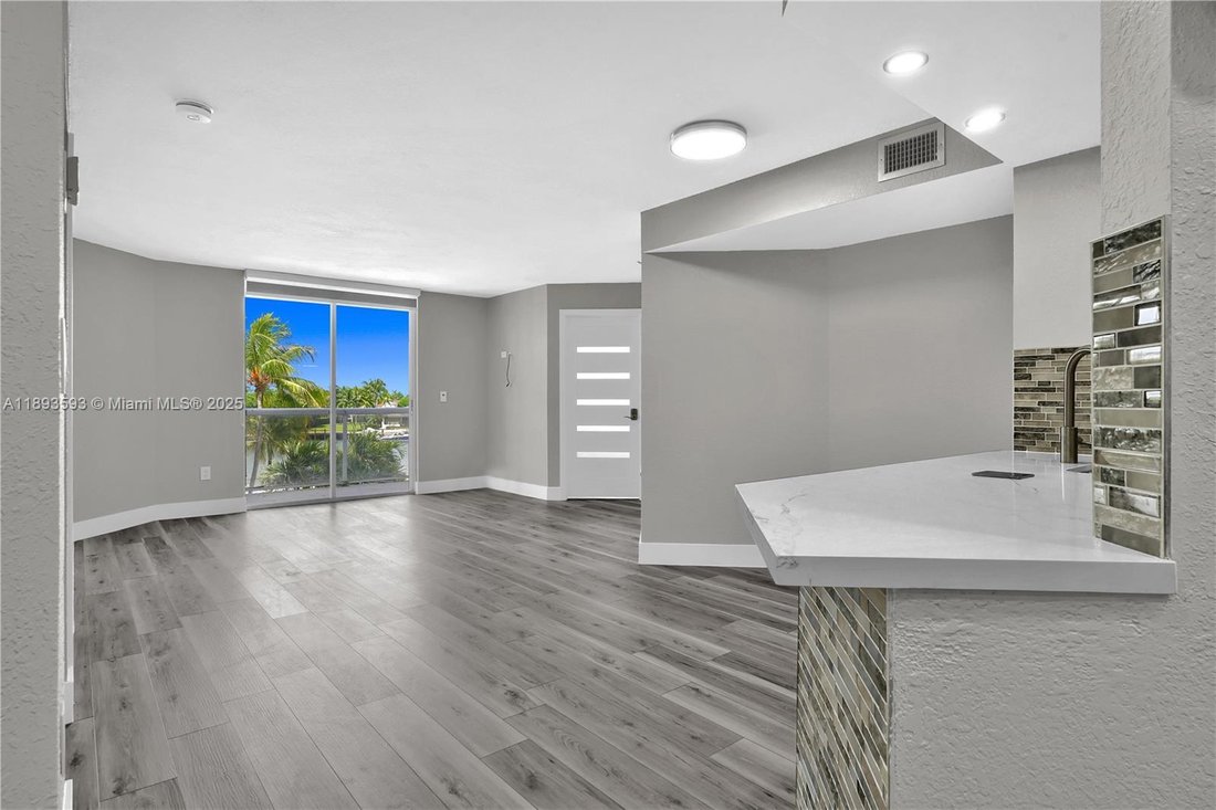 Condo in Miami Beach, Florida, United States 2 - 16411671