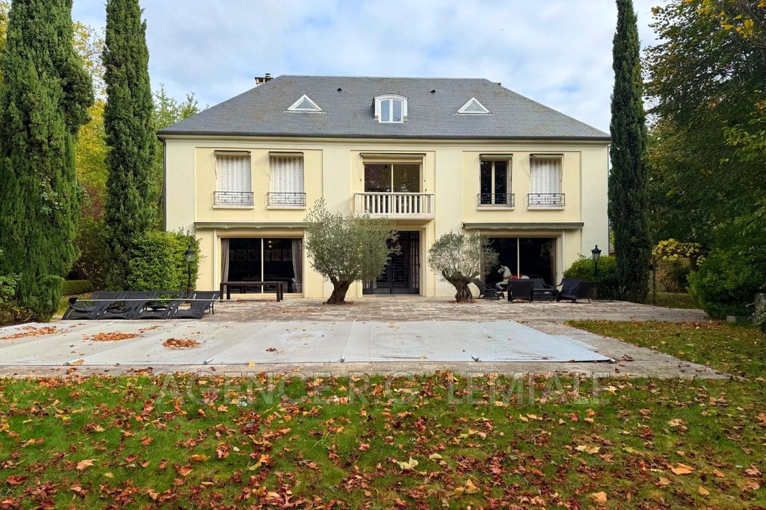 Villa in Charlemagne, Maisons-Laffitte, France 3 - 15993920