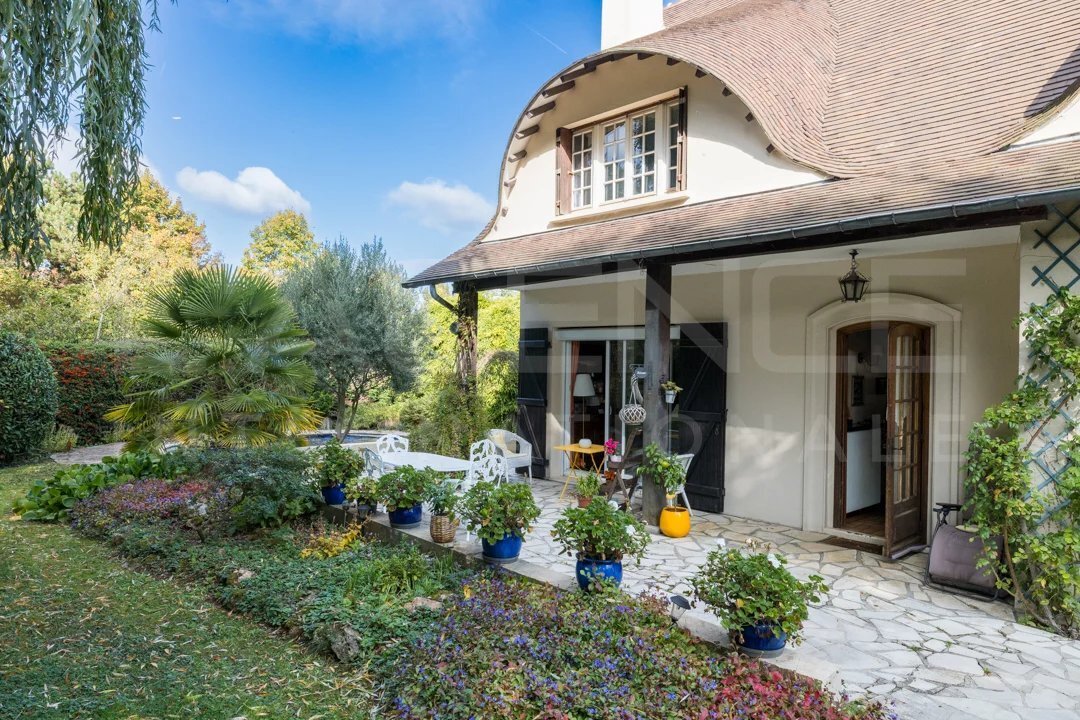 House in Sud, Chambourcy, France 2 - 16409729