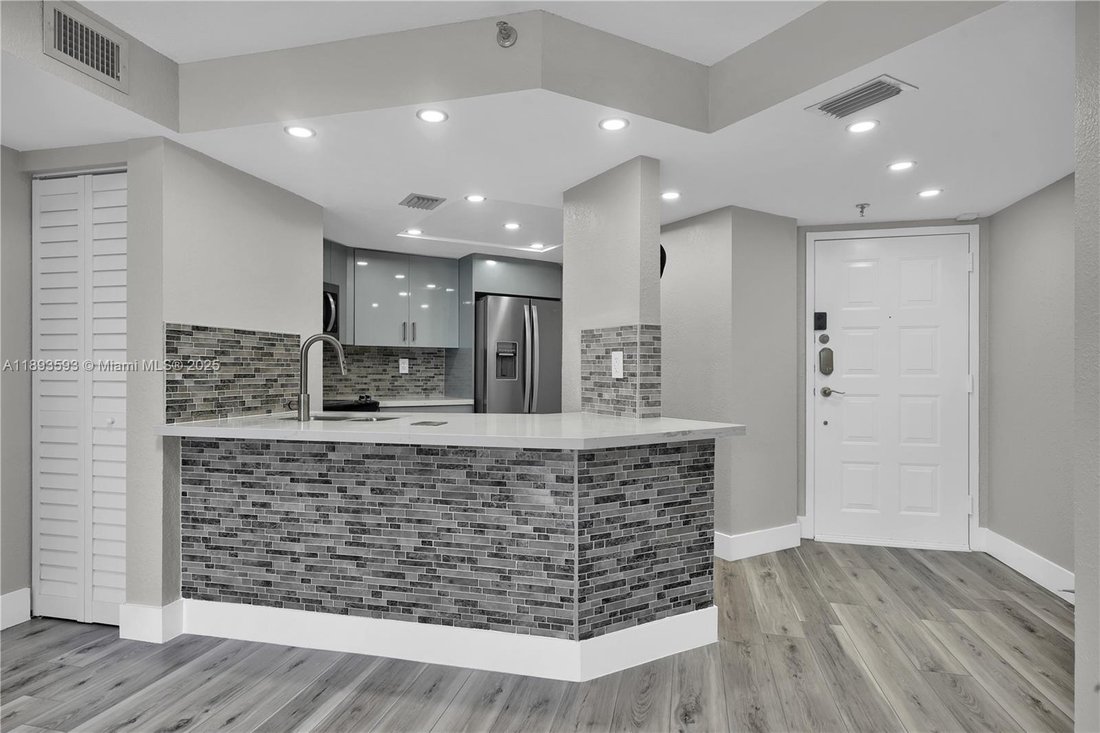 Condo in Miami Beach, Florida, United States 5 - 16411671