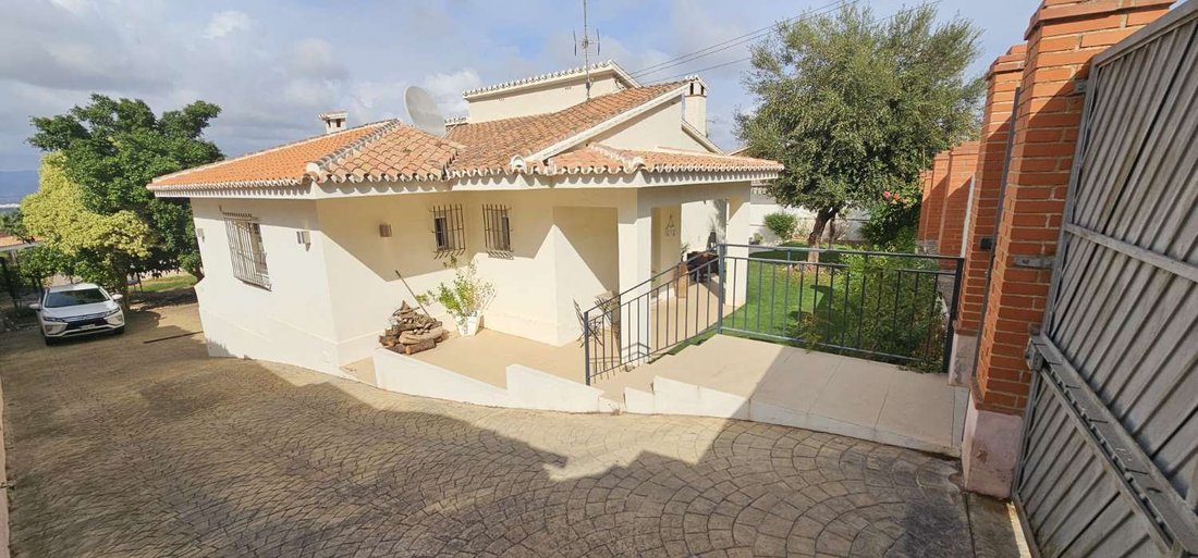 Villa in Alhaurin de la Torre, Andalusia, Spain 1 - 15619802