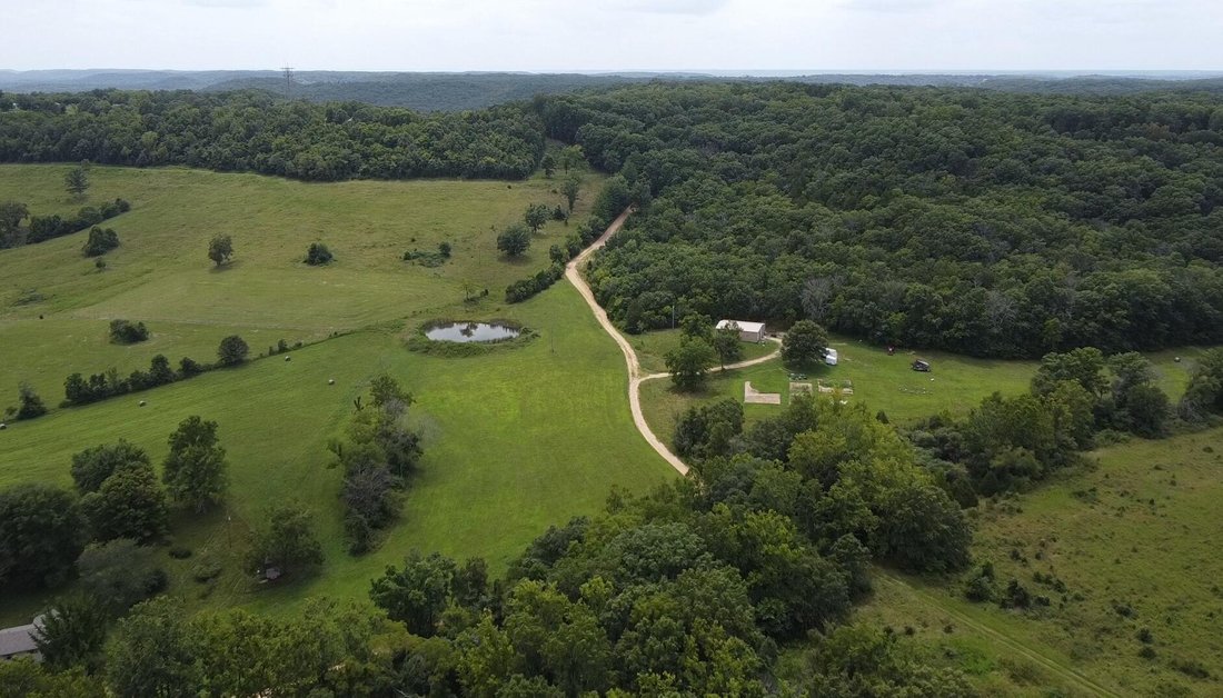 Farm Ranch in Oldfield, Missouri, United States 1 - 16410150