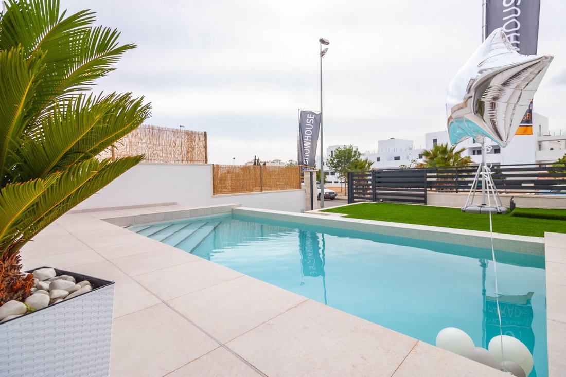 Villa in Orihuela, Valencian Community, Spain 2 - 16408393