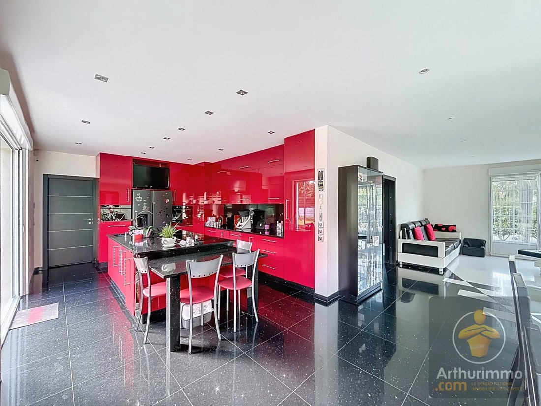 House in Ormesson-sur-Marne, Ile-de-France, France 3 - 16409835