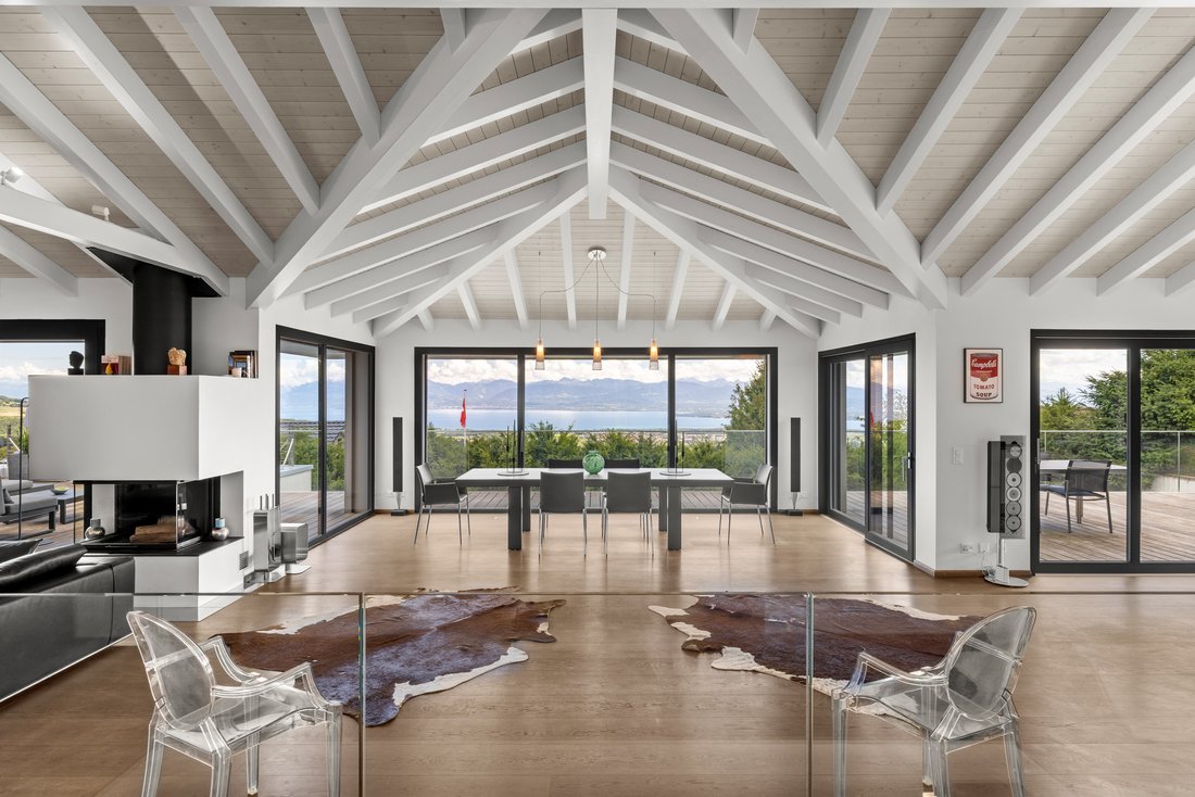 Contemporary Villa With Breathtaking Views Of Lake Geneva