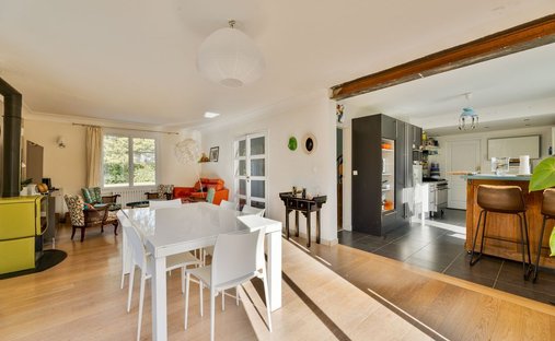 House 379m² Living Space, Great Comfort And Geothermal Energy