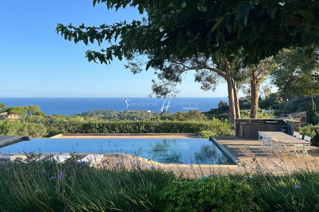 Villa in La Croix-Valmer, Provence-Alpes-Côte d'Azur, France 1 - 16459367