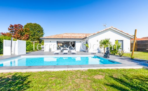 Castle for Sale in Peyrehorade, Nouvelle-Aquitaine, France
